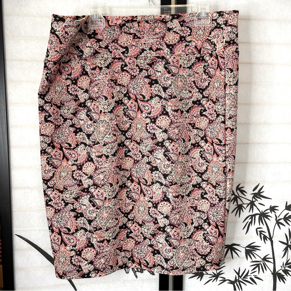 Lularoe Womens Skirt Sz 2XL Paisley Print Knee Length Straight Paisley